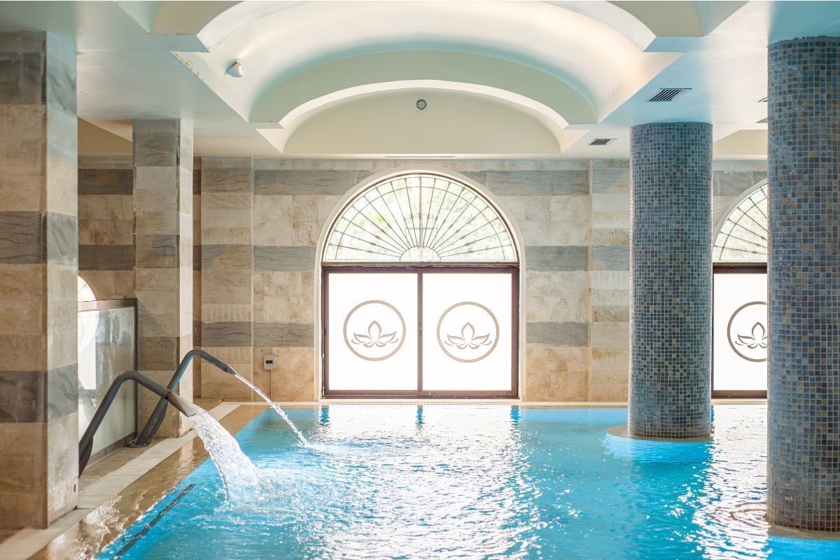 Couples treatment room(s), sauna, hot tub, body treatments, aromatherapy