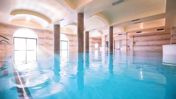 Couples treatment rooms, sauna, hot tub, body treatments, aromatherapy