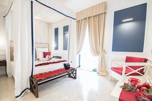 Suite | Minibar, in-room safe, desk, blackout drapes