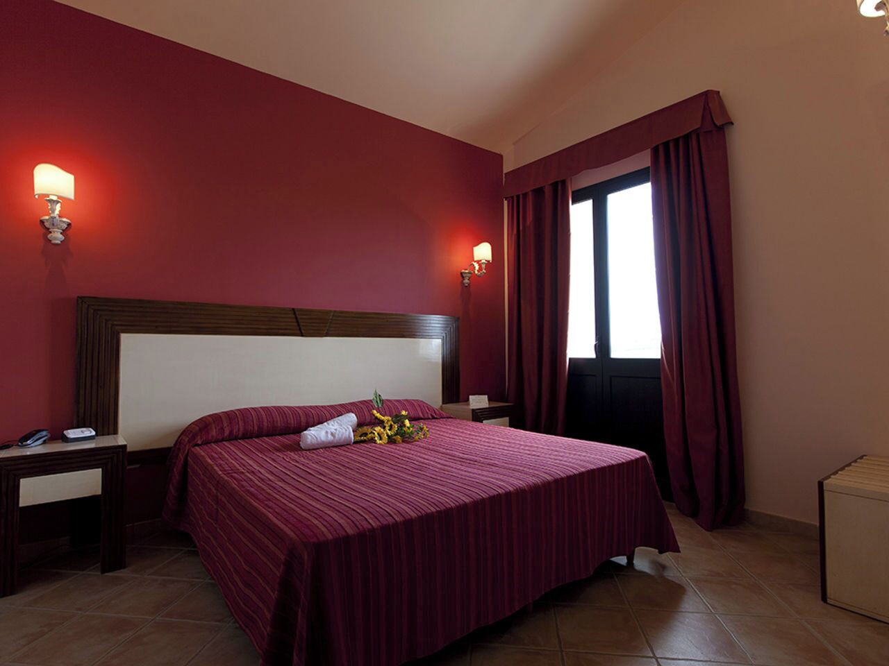 Dependance | Minibar, caja de seguridad en la habitación y escritorio 