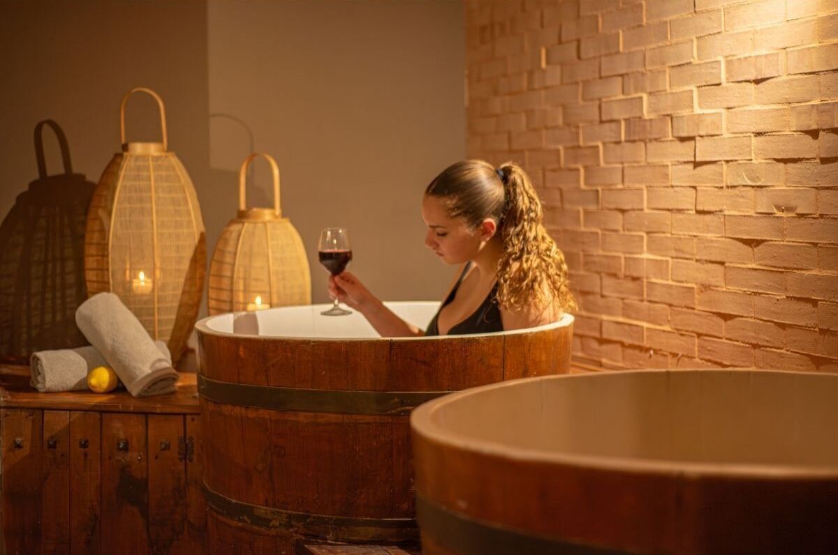 Couples treatment rooms, sauna, hot tub, body treatments, aromatherapy