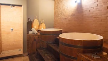 Couples treatment rooms, sauna, hot tub, body treatments, aromatherapy