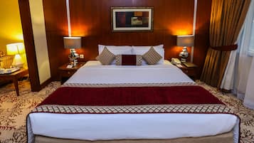 Suite | In-room safe, desk, blackout curtains, soundproofing