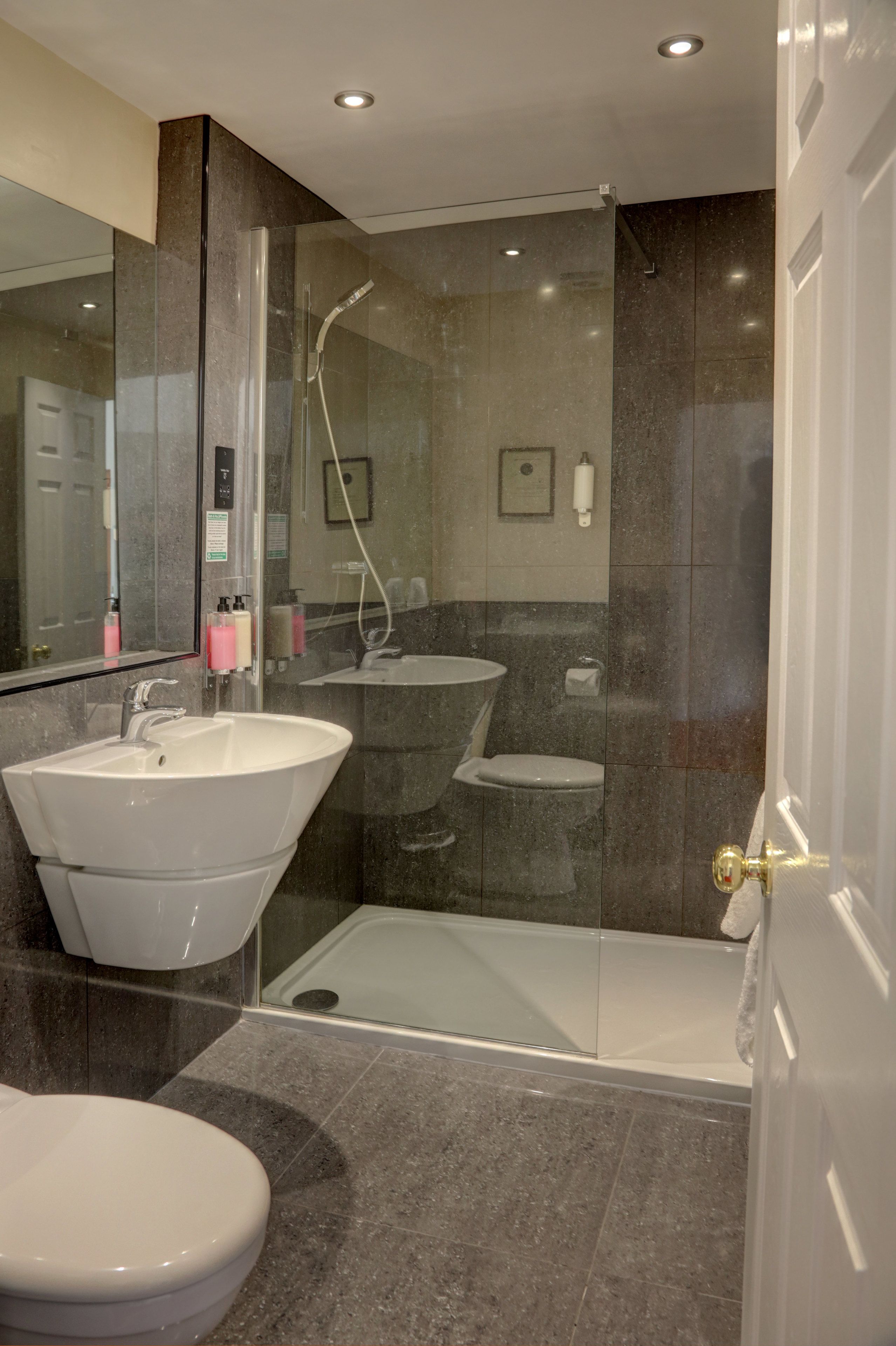 standard room, 1 double bed, non smoking | bathroom | shower, free toiletries, hair dryer, towels