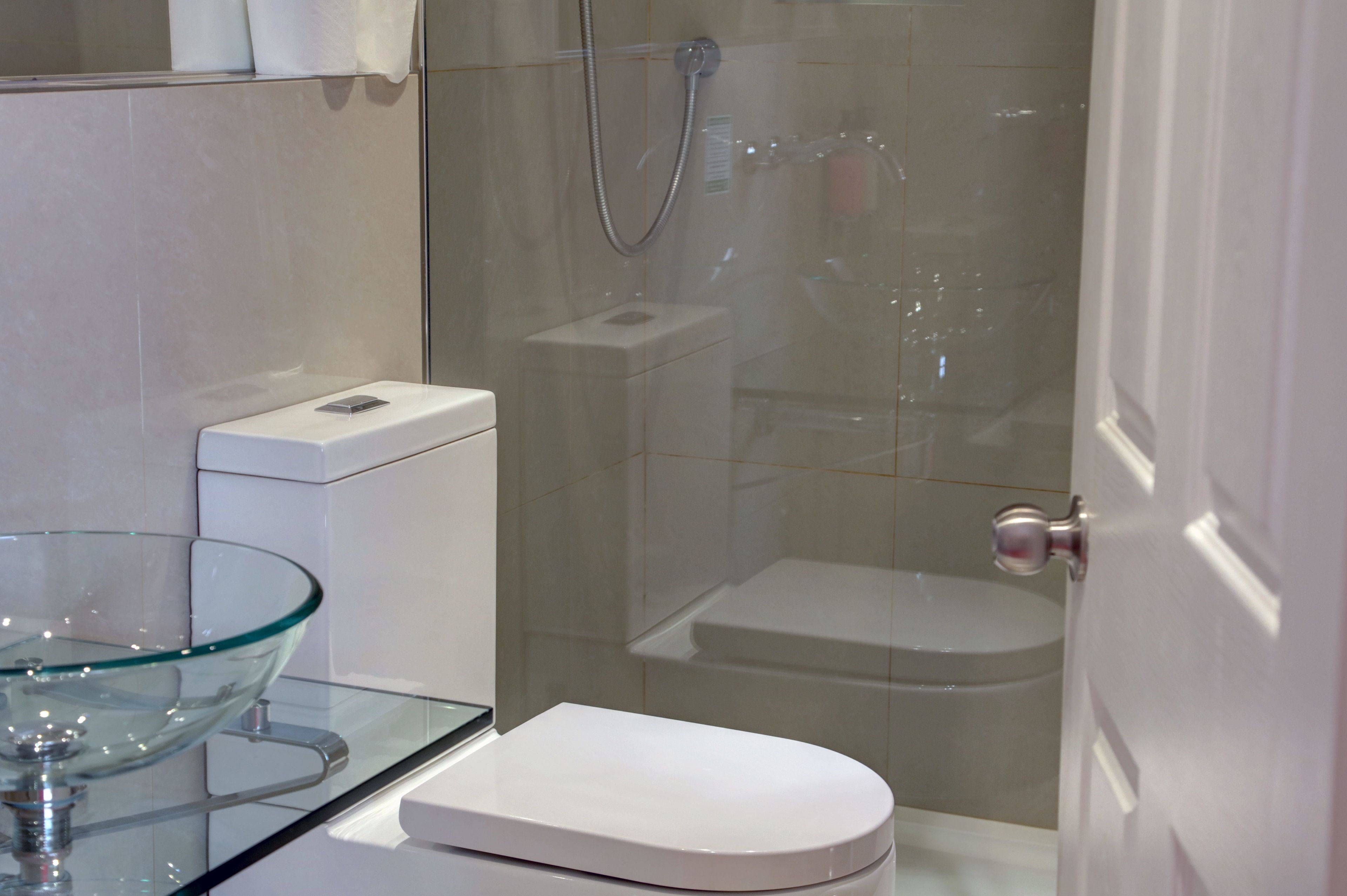 standard room, 2 single beds, non smoking | bathroom | shower, free toiletries, hair dryer, towels