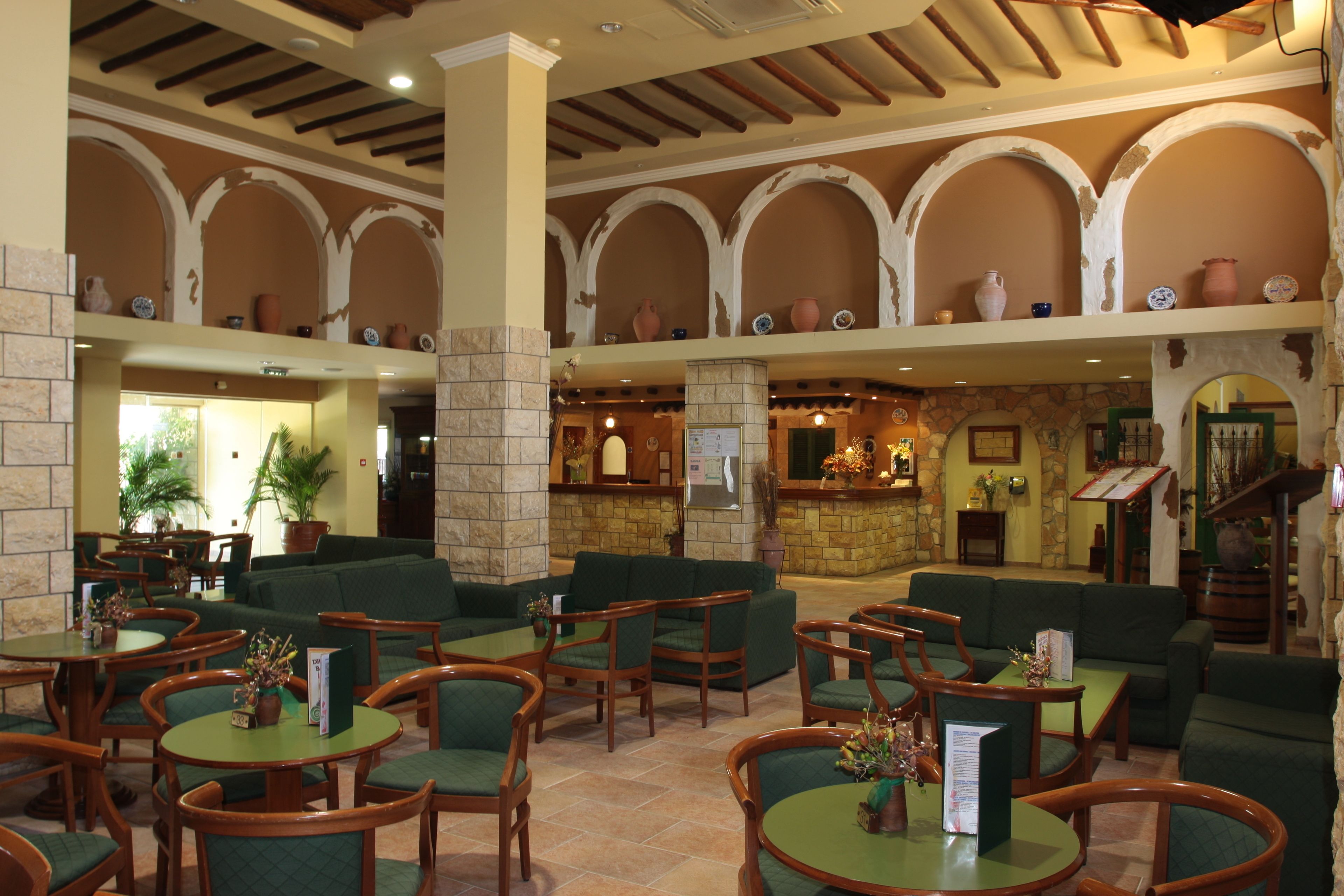 2 bars/lounges, poolside bar