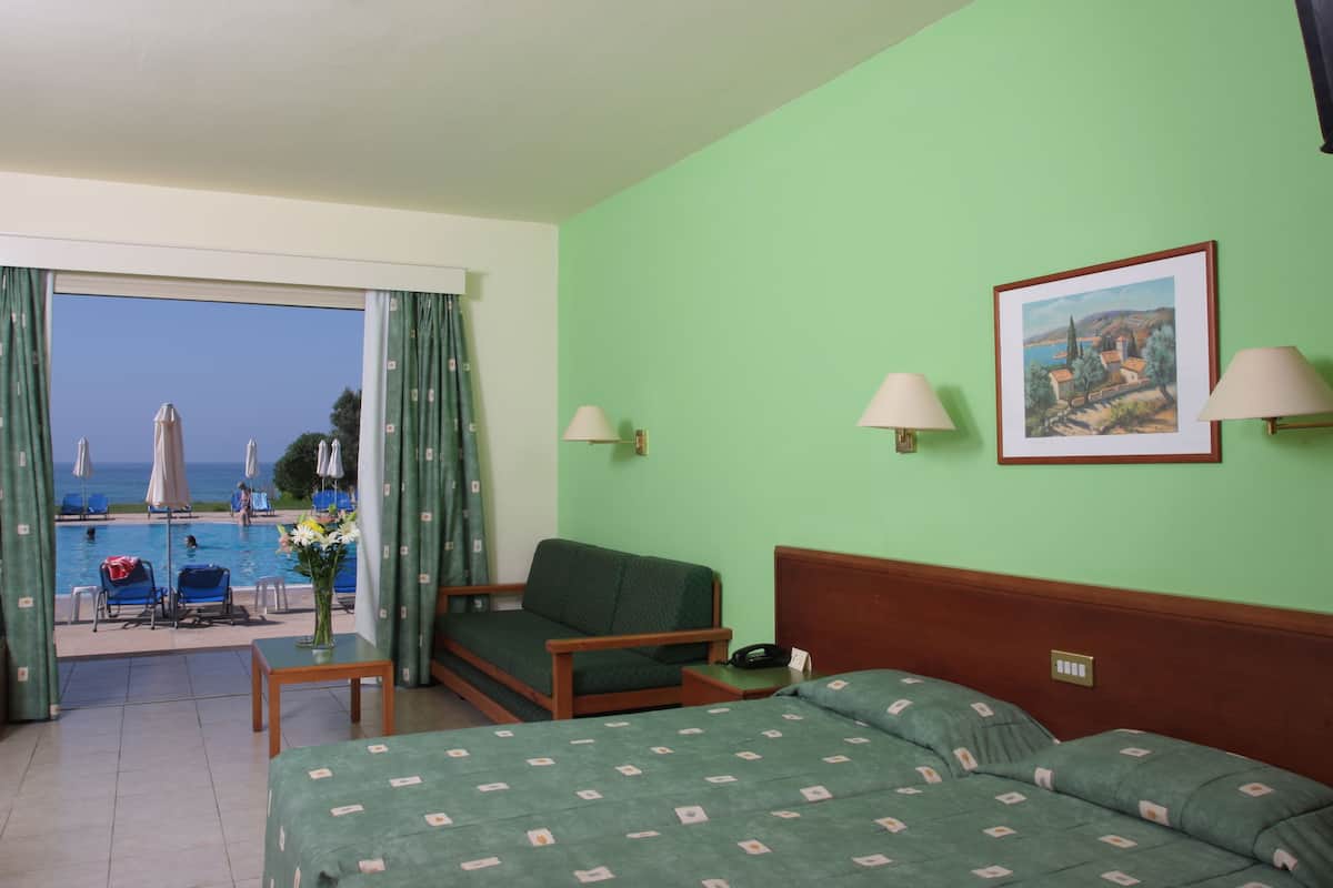 Select Comfort beds, in-room safe, blackout curtains