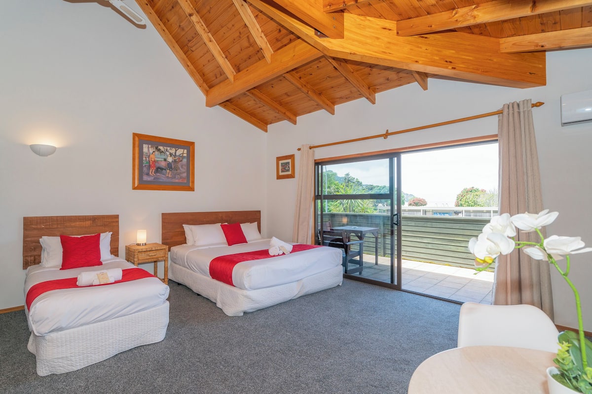 Deluxe Studio Suite, 1 Bedroom, Sea View | 1 bedroom, premium bedding, iron/ironing board, free WiFi