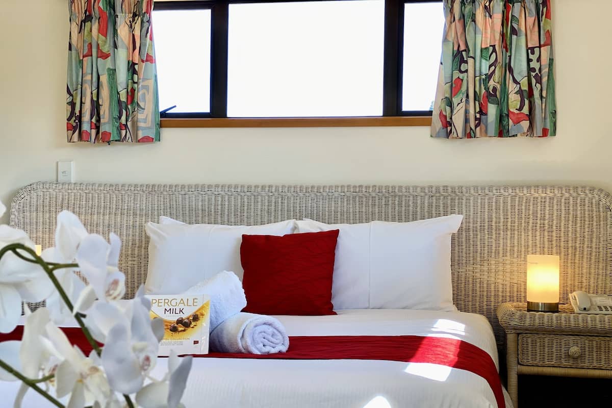 Deluxe Studio Suite, Harbor View | Premium bedding, iron/ironing board, free WiFi, bed sheets