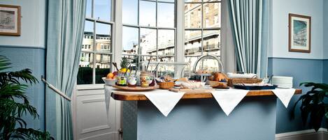 Free daily buffet breakfast