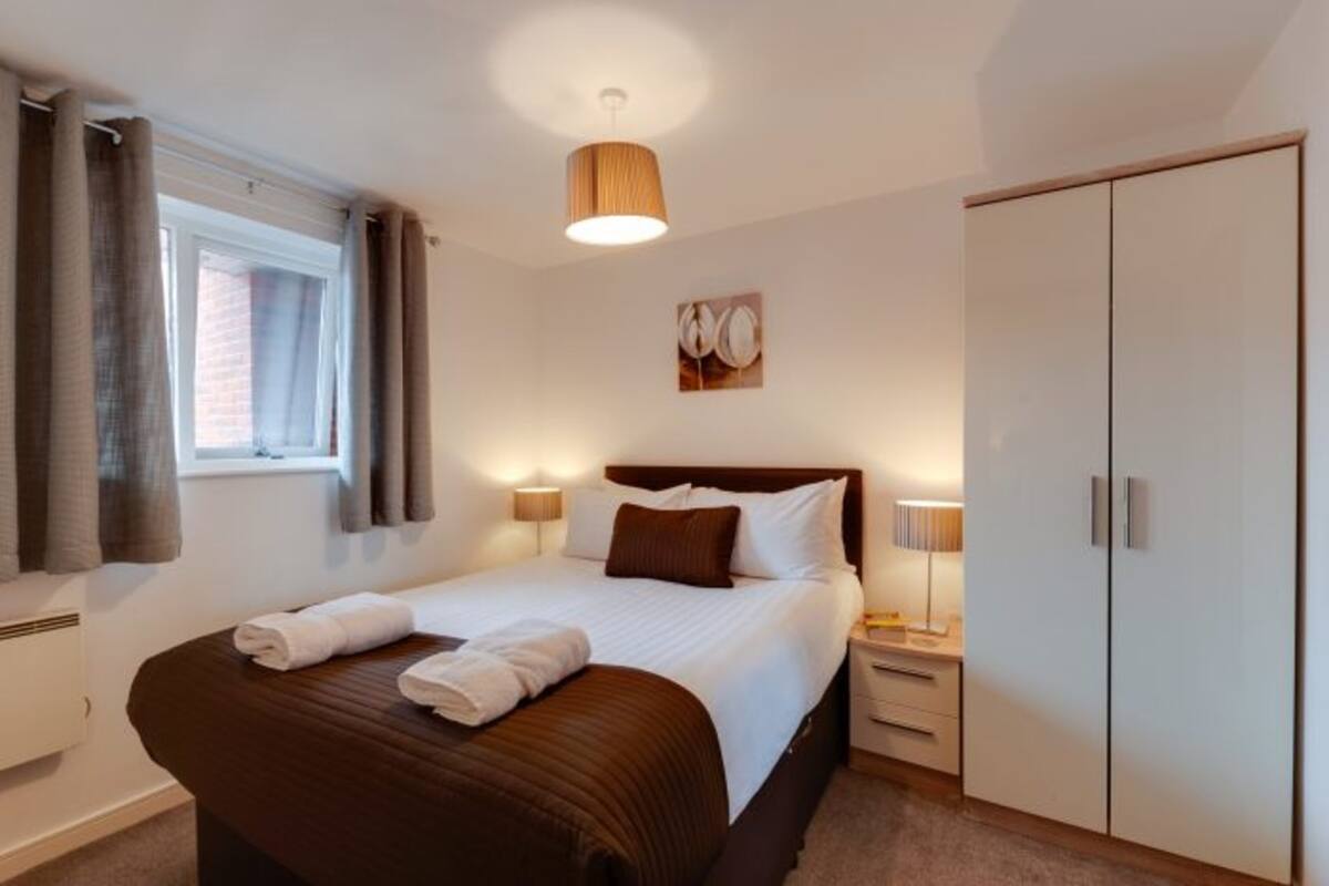Iron/ironing board, WiFi (free), bed sheets
