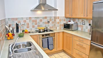 Penthouse, 2 Bedrooms (with Sofa Bed) | Private kitchen | Full-sized fridge, microwave, oven, stovetop