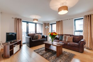 Apartment, 2 Bedrooms | Living room