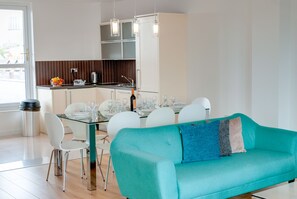 Apartment, 3 Bedrooms (Duplex) | In-room dining