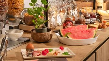 Tägliches Frühstücksbuffet gegen Gebühr
