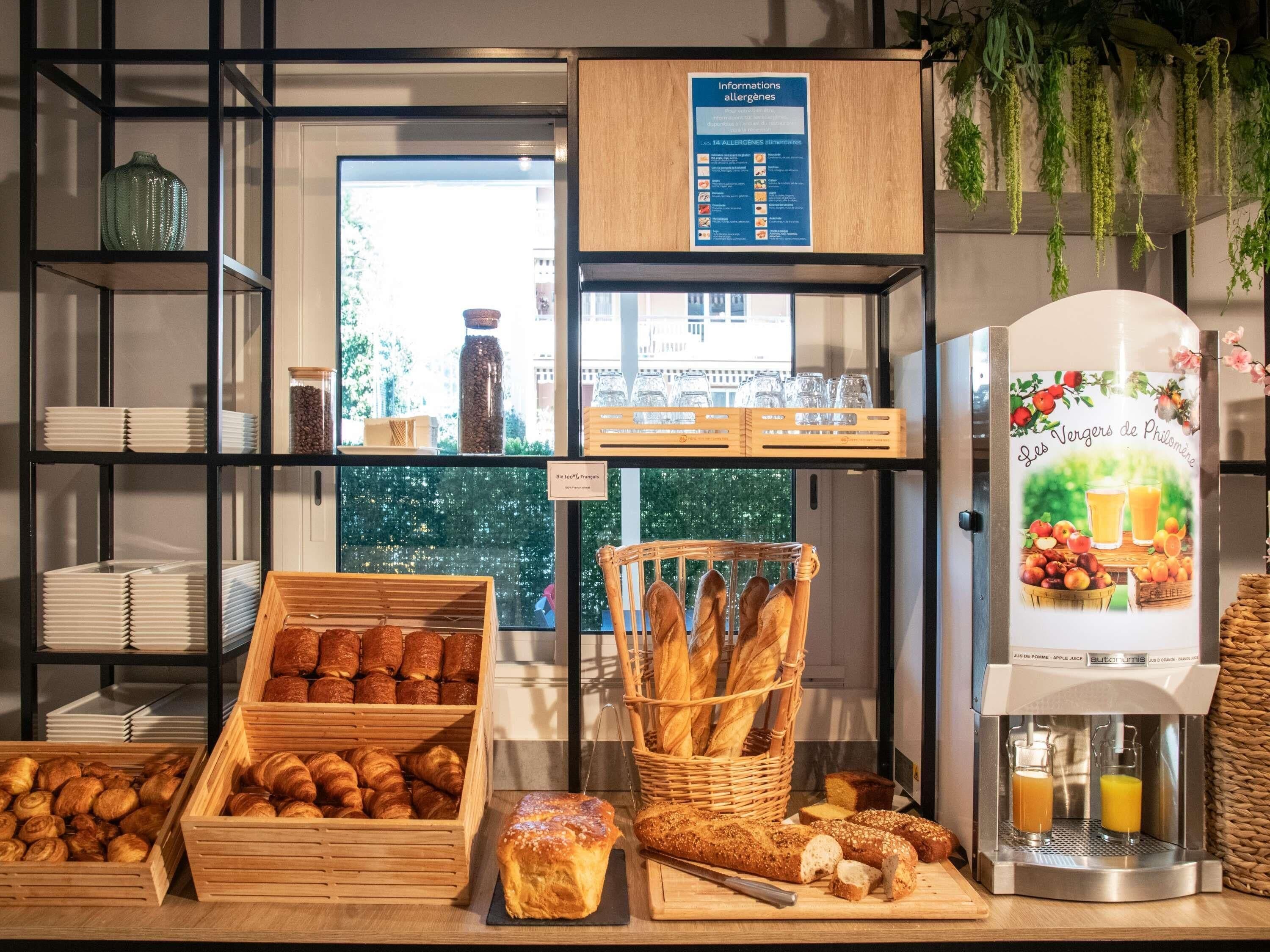 Petit déjeuner buffet servi tous les jours en supplément