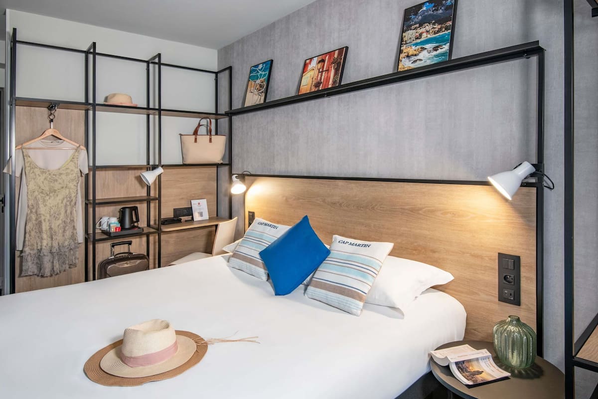 Room, 1 Double Bed | Premium bedding, desk, soundproofing, iron/ironing board