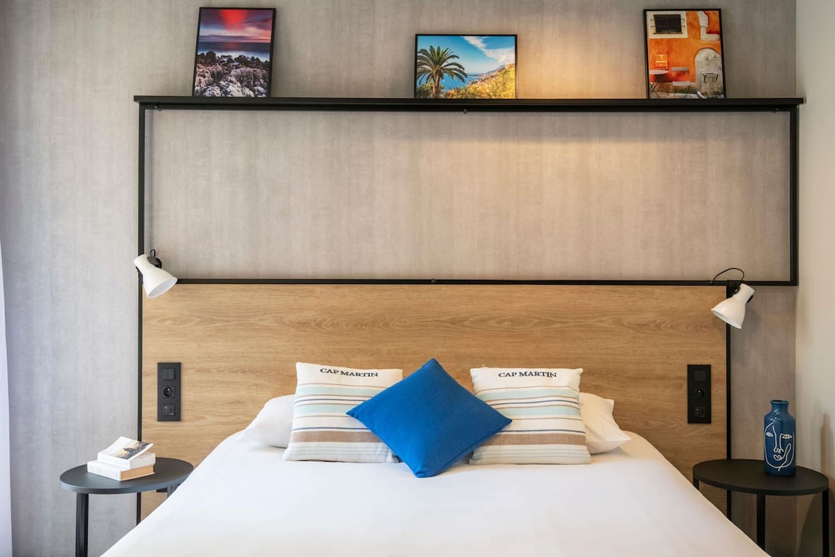 Premium bedding, desk, soundproofing, iron/ironing board