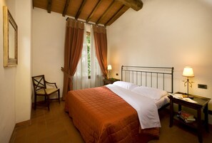 Family Apartment, 1 Bedroom, Private Bathroom | Egyptian cotton sheets, premium bedding, in-room safe, blackout drapes - Agriturismo Antico Borgo Poggitazzi (Terranuova Bracciolini)