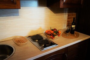 Standard Studio, Kitchenette | Private kitchenette