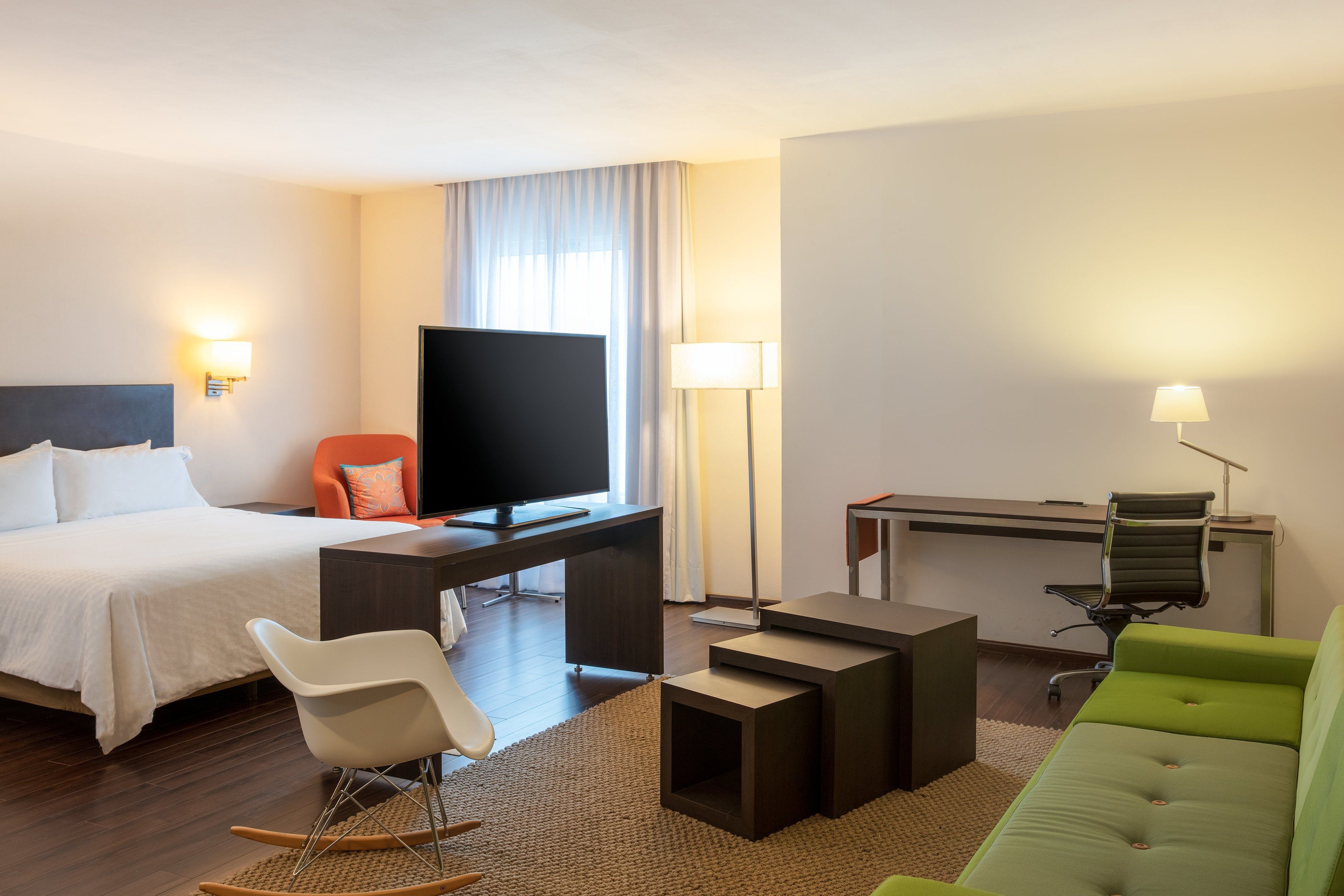 Junior Suite | Desk, free cribs/infant beds, free WiFi, bed sheets