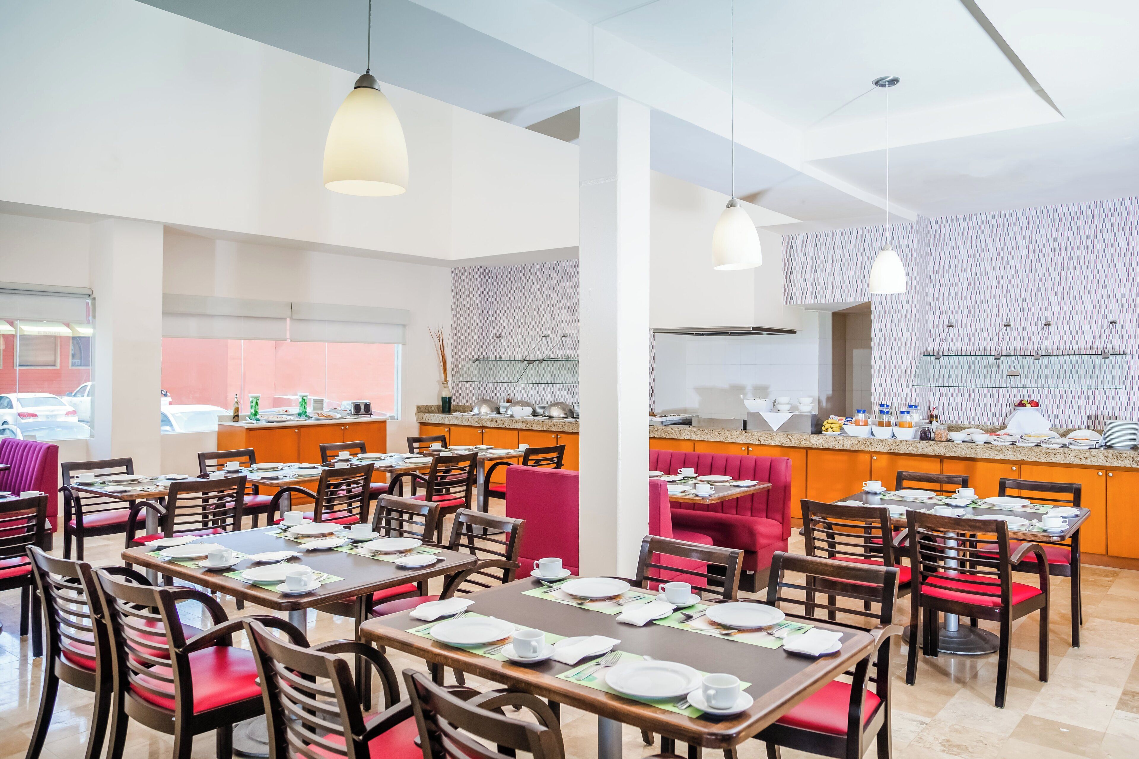 breakfast, lunch, dinner served; international cuisine