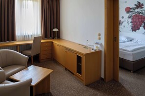 Standard Suite | Living area | LCD TV - Hotel Piramida (Maribor)