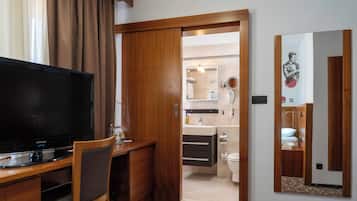 Standard-Einzelzimmer | Zimmersafe, Schreibtisch, Verdunkelungsvorhänge, Bügeleisen/Bügelbrett