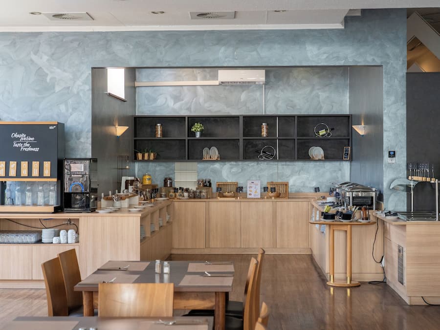 Desayuno de autoservicio incluido todos los días