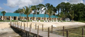 เลคกราสซี อินน์แอนด์สวีทส์