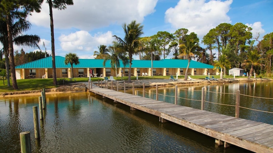 Lake Grassy Inn & Suites