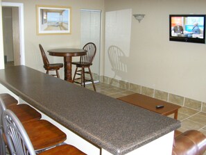 In-room dining - Lake Grassy Inn & Suites (Lake Placid)