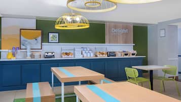 Café da manhã continental grátis todos os dias