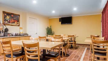 Free daily continental breakfast