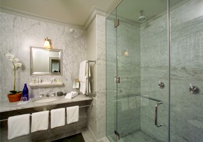 Deluxe Room | Bathroom | Deep soaking tub, rainfall showerhead, designer toiletries, hair dryer - Hotel Fauchere (Milford)