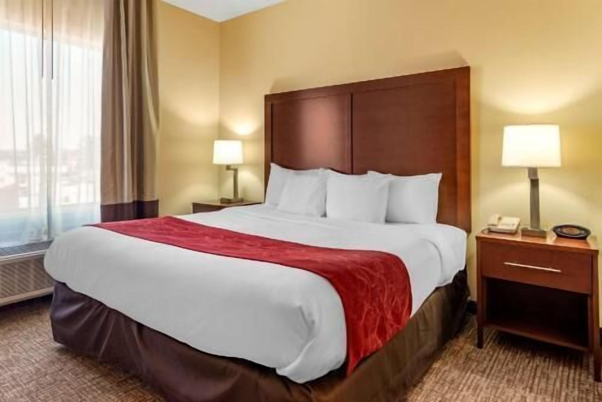 Desk, blackout drapes, iron/ironing board, free WiFi