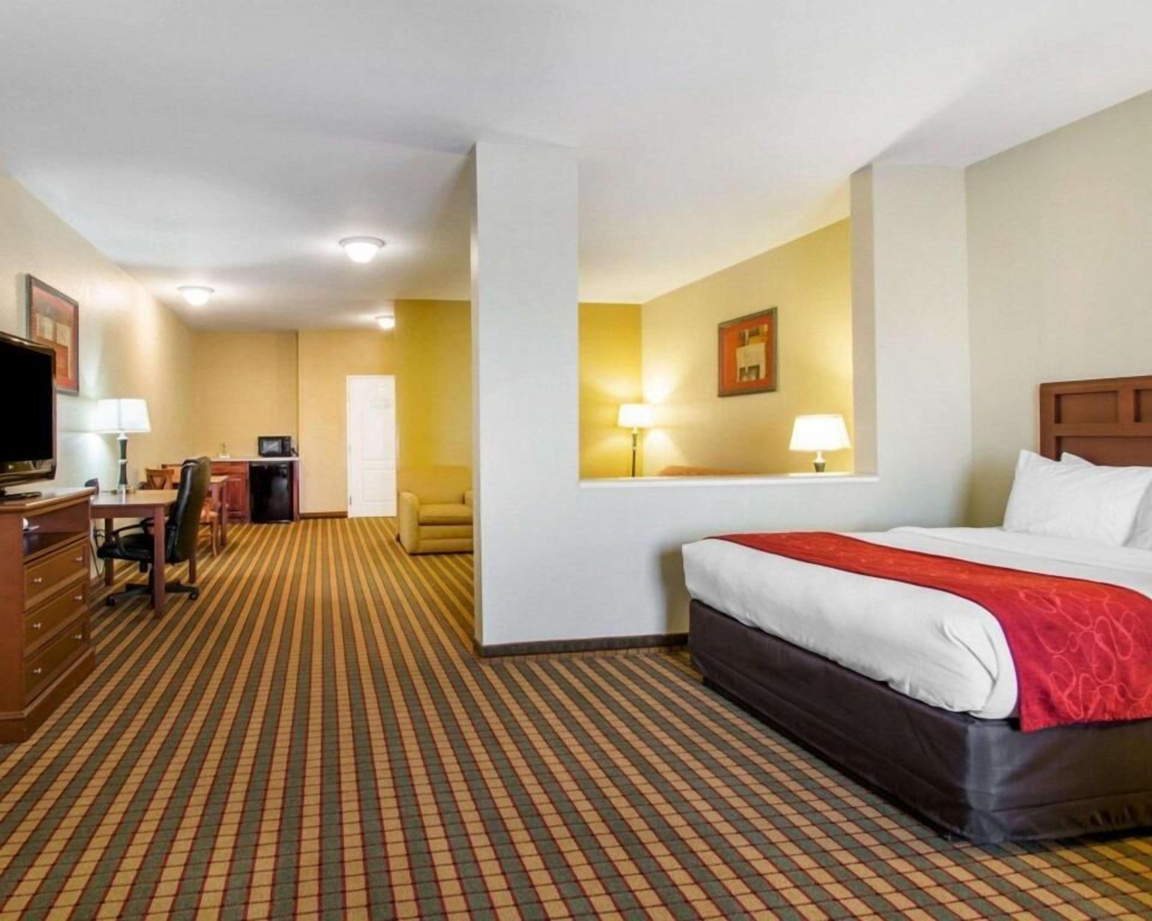Desk, blackout drapes, iron/ironing board, free WiFi
