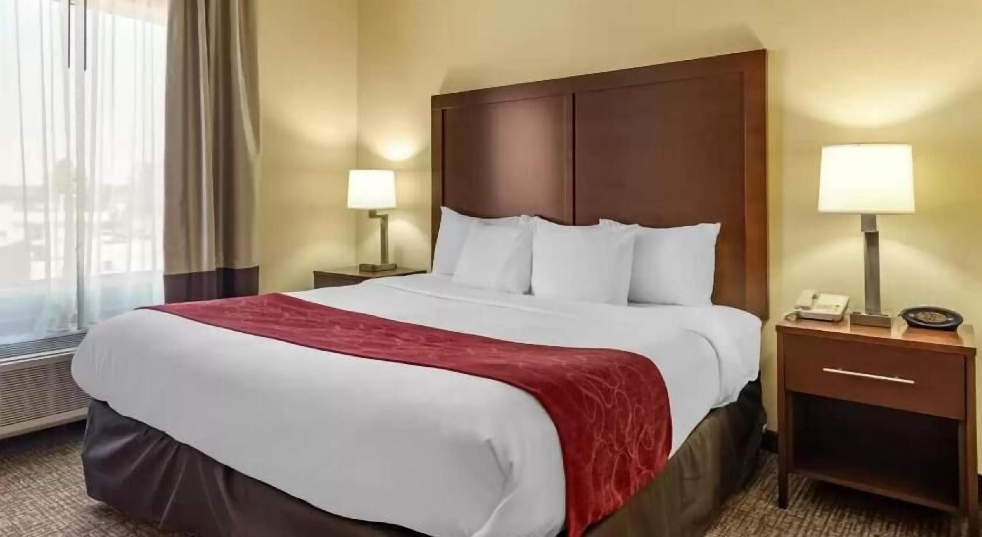 Desk, blackout drapes, iron/ironing board, free WiFi