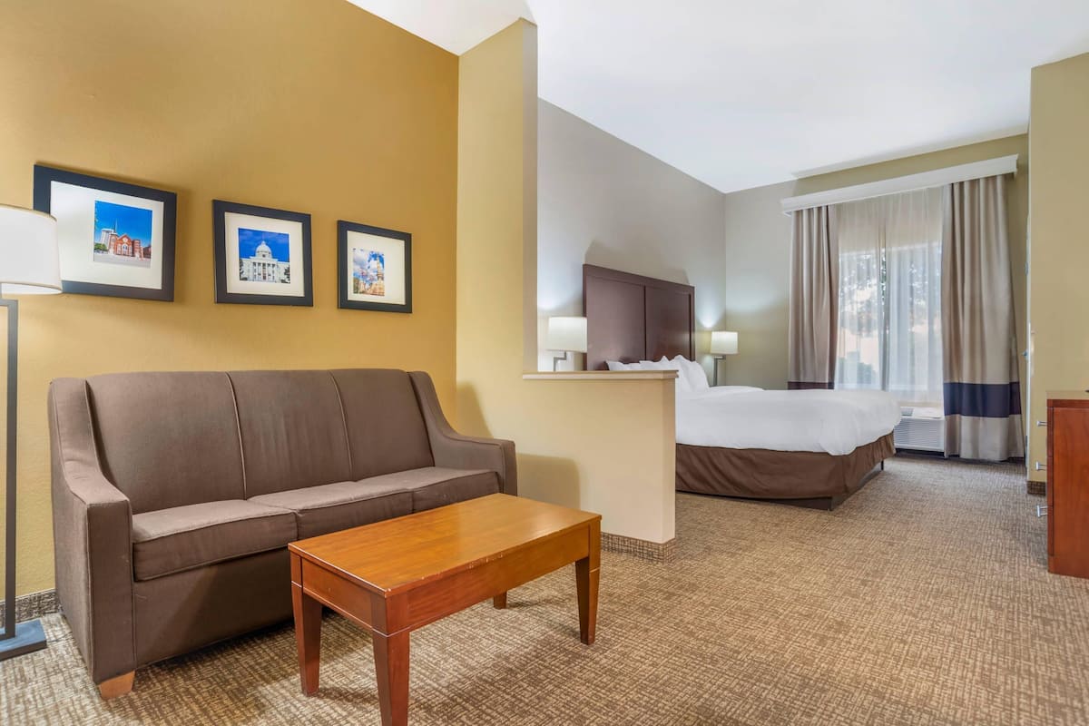 Desk, blackout drapes, iron/ironing board, free WiFi