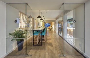 天台酒吧、泳池景观、每天营业