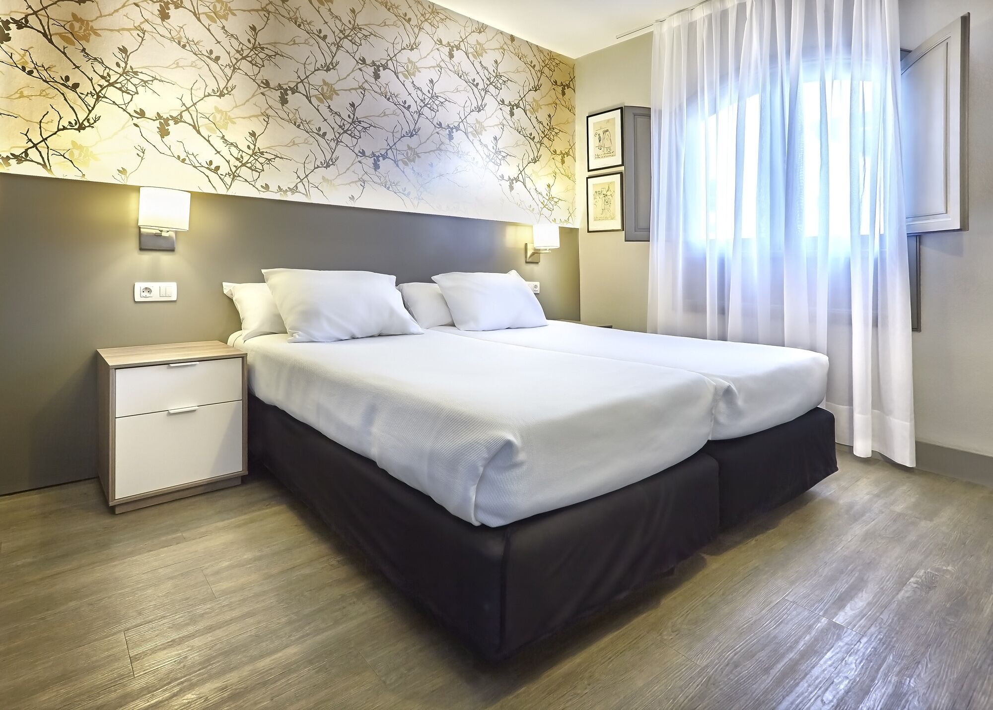 Down duvets, WiFi, individually furnished, bed sheets