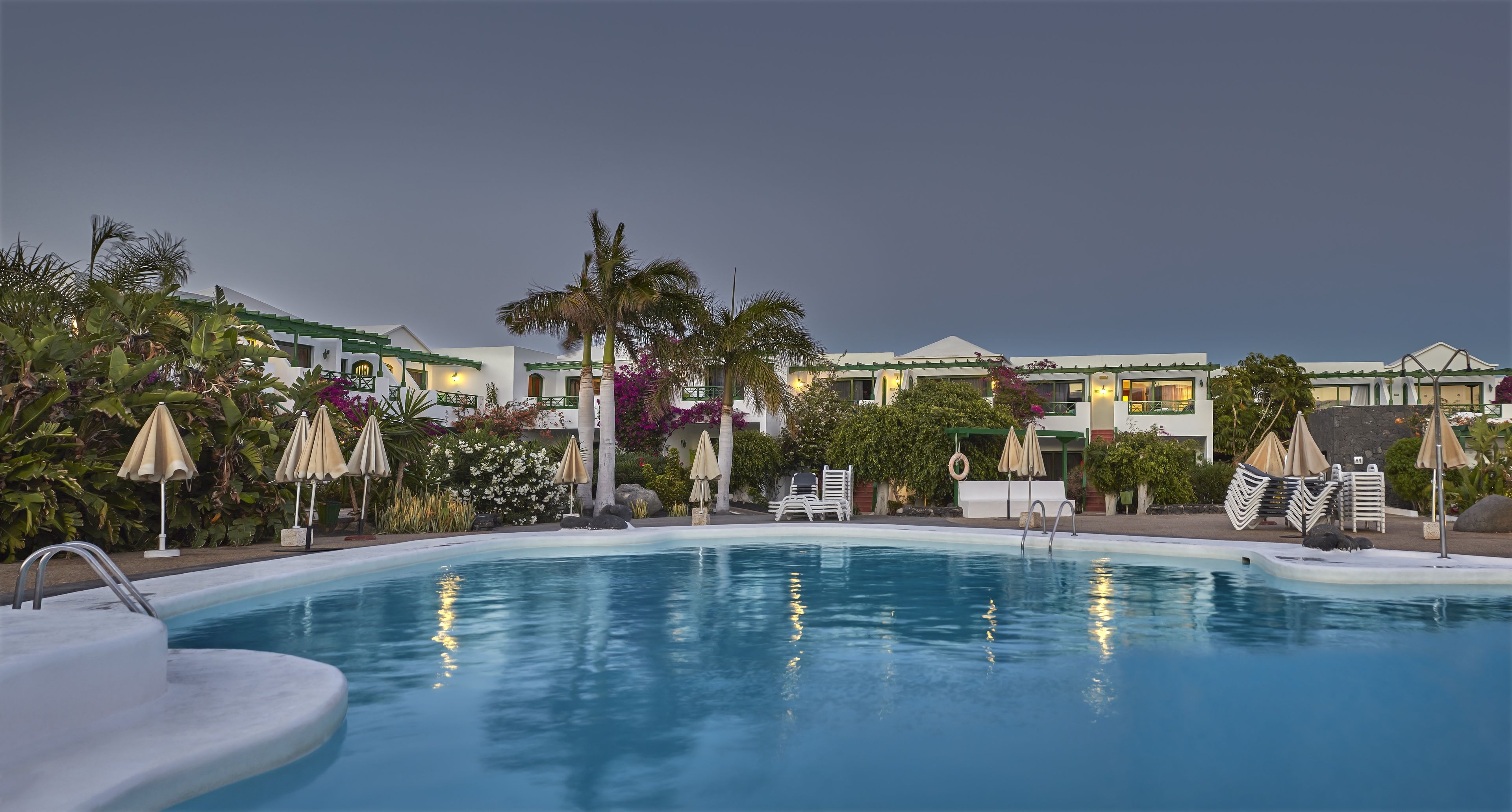 3 outdoor pools, pool umbrellas, sun loungers