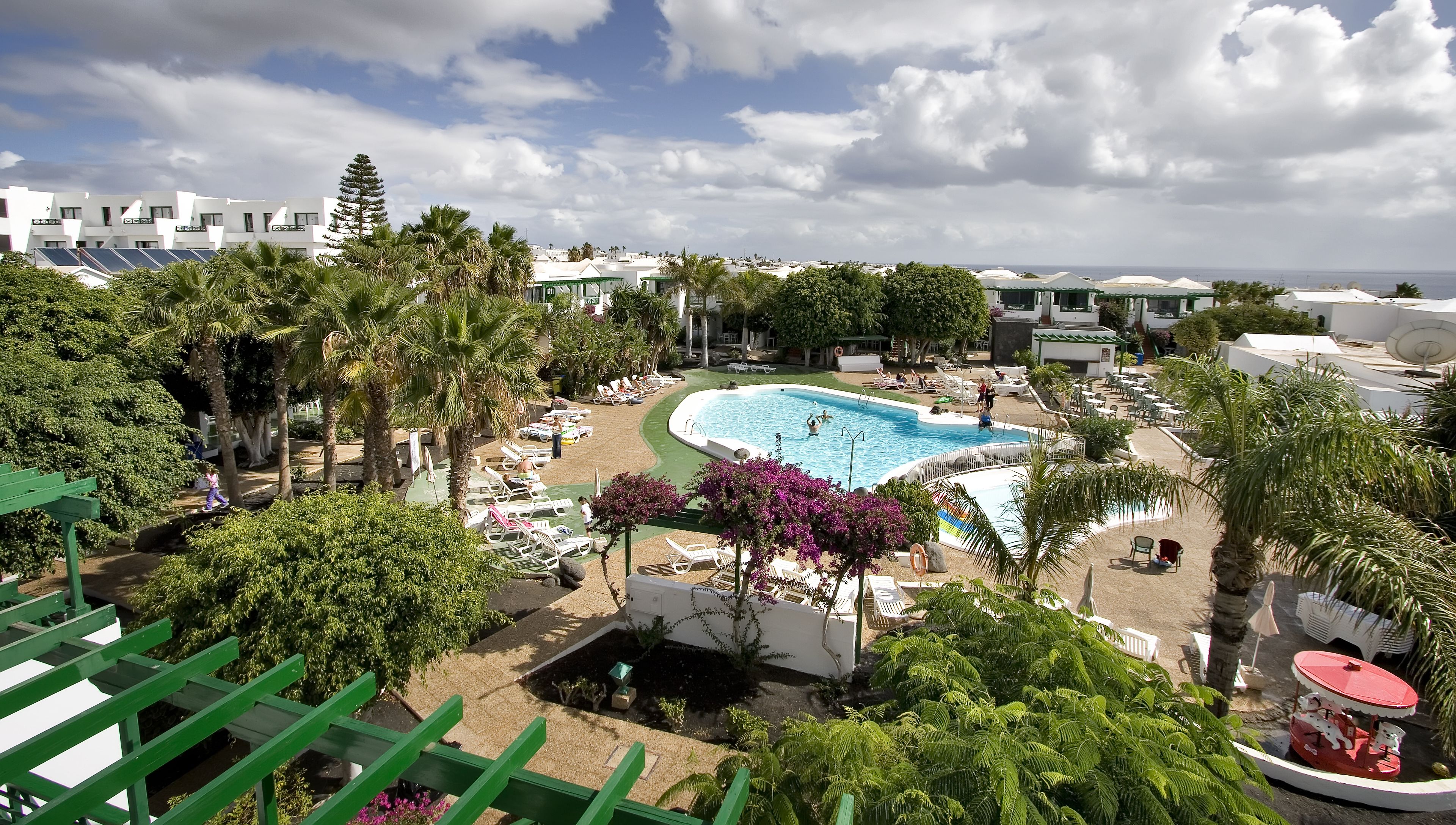3 buitenzwembaden, parasols voor strand/zwembad