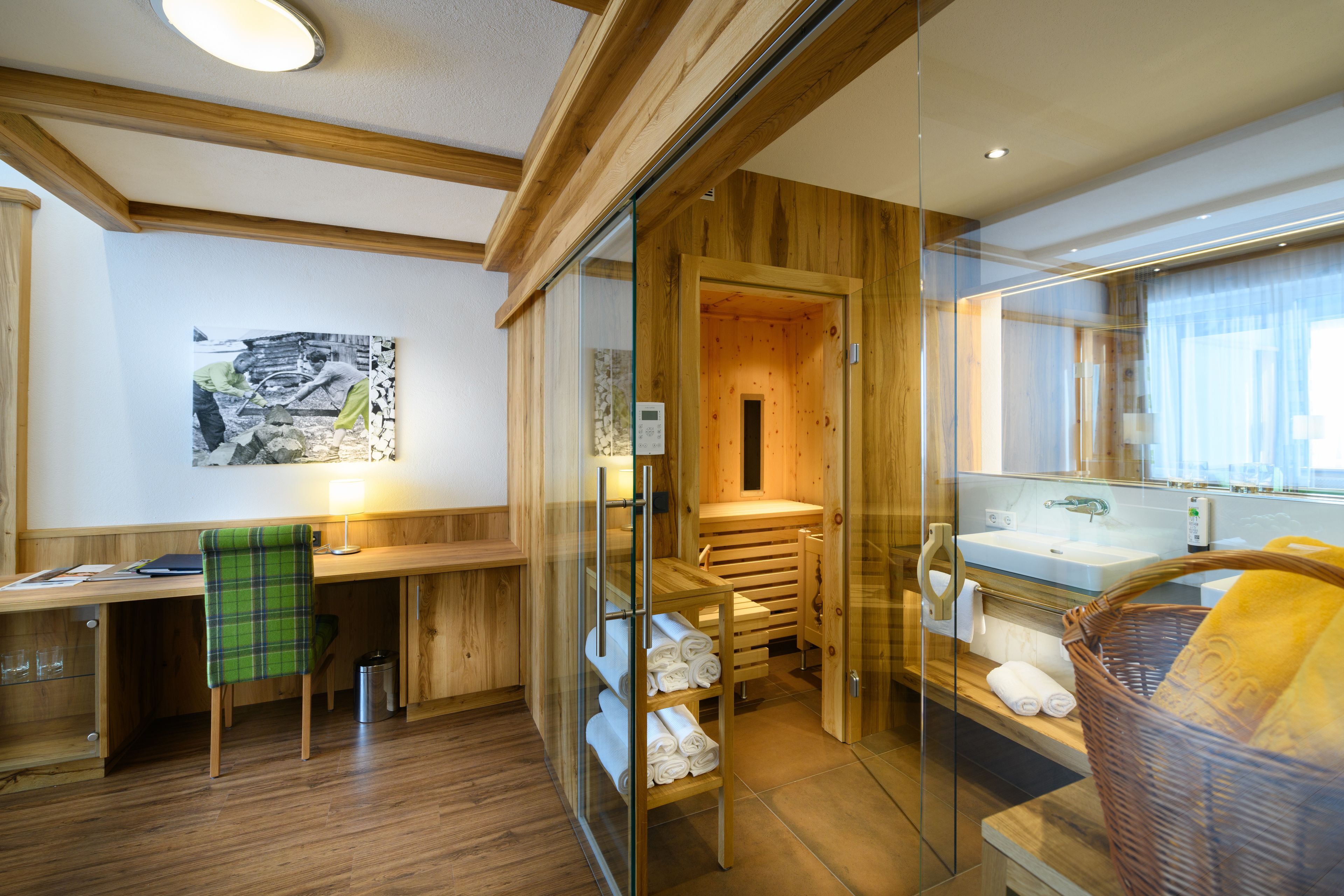 Comfort Suite, Sauna | Room amenity
