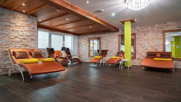 Sauna, hot tub, steam room, body treatments, aromatherapy