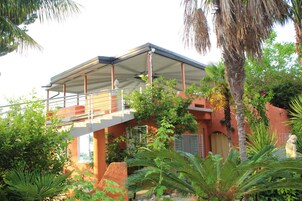 Fachada de la propiedad