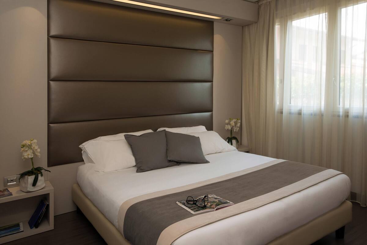 Daunenbettdecken, Minibar, Zimmersafe, Schreibtisch