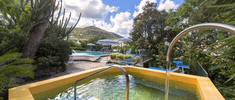 Idromassaggio all'aperto