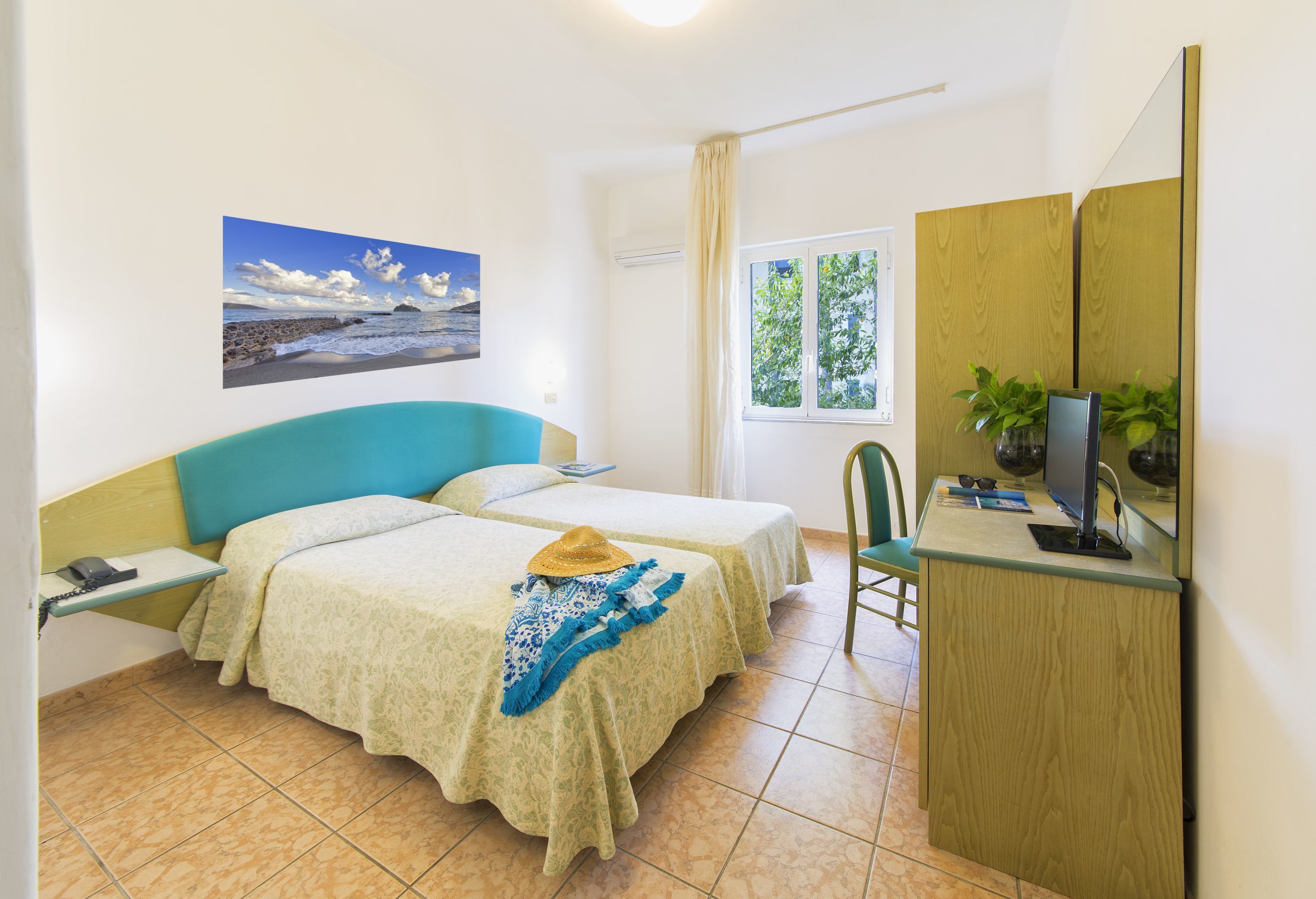 standard double or twin room | minibar, in-room safe, desk, free wifi