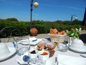 Free daily cooked-to-order breakfast - Villa Curina Resort (Castelnuovo Berardenga)